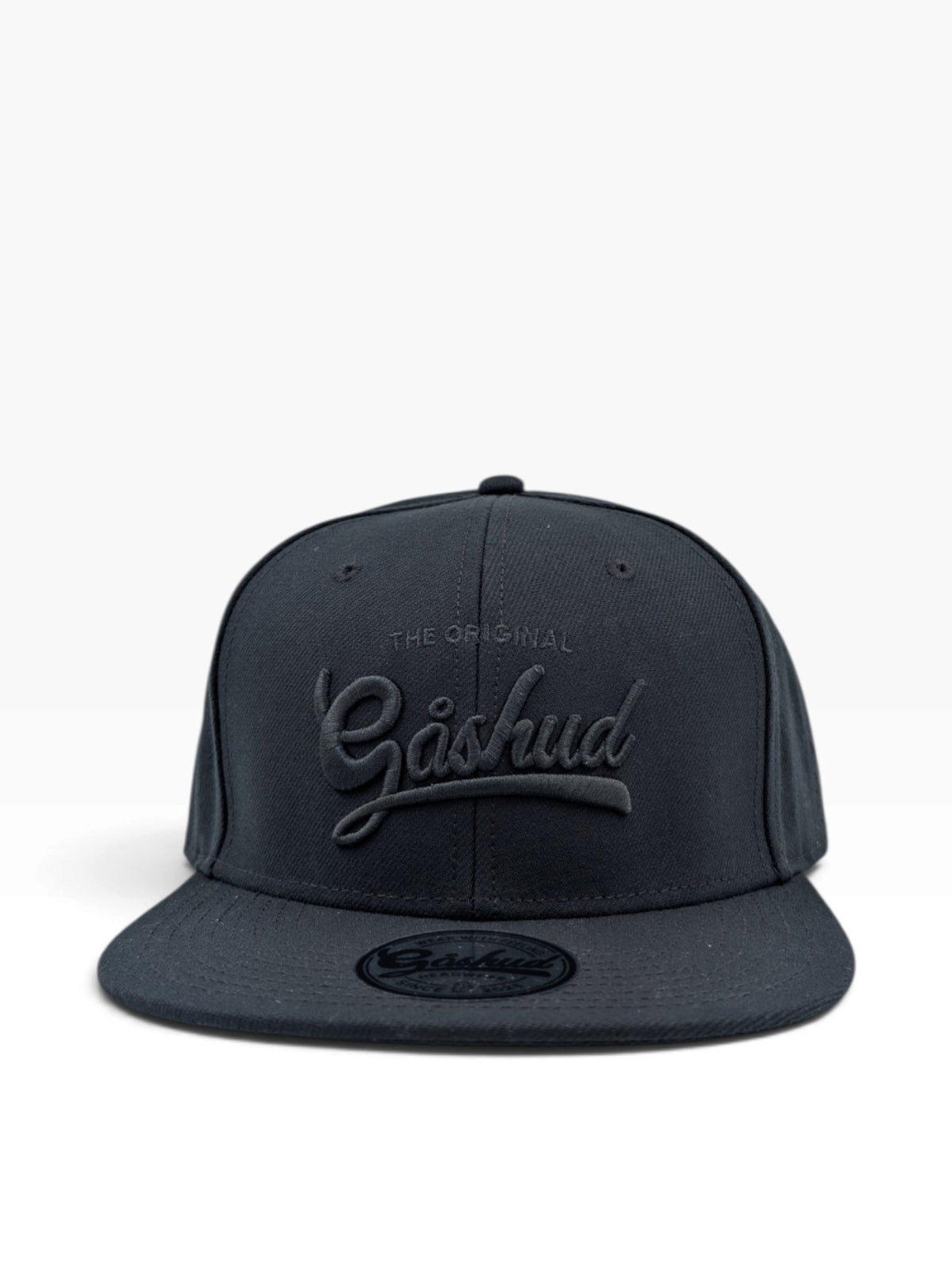 Gåshud Original Script Snapback Keps – Flat Brim Black Edition