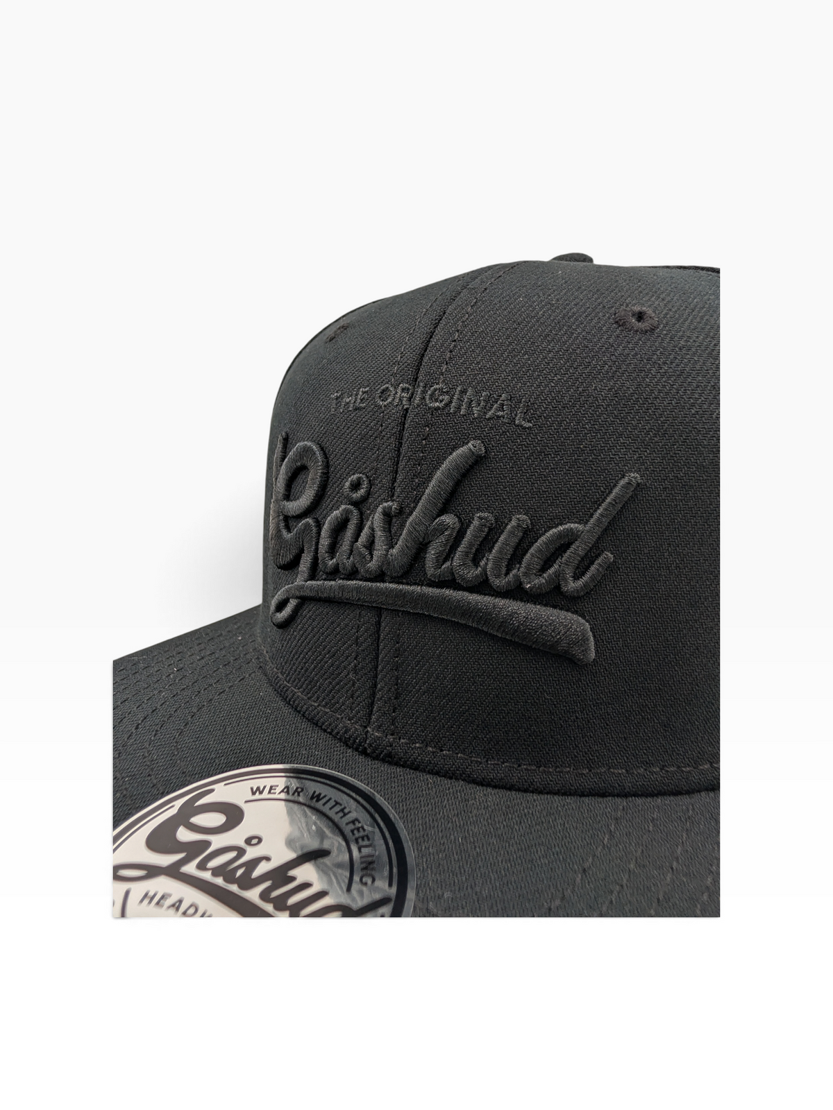 Gåshud Original Script Snapback Keps – Flat Brim Black Edition